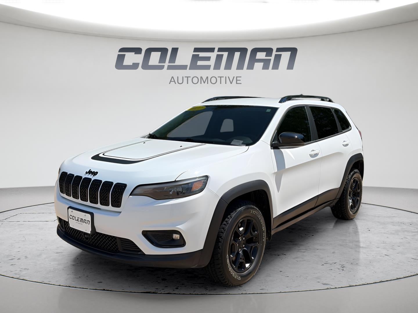 2022 Jeep Cherokee X 4x4 in White — front three-quarter view